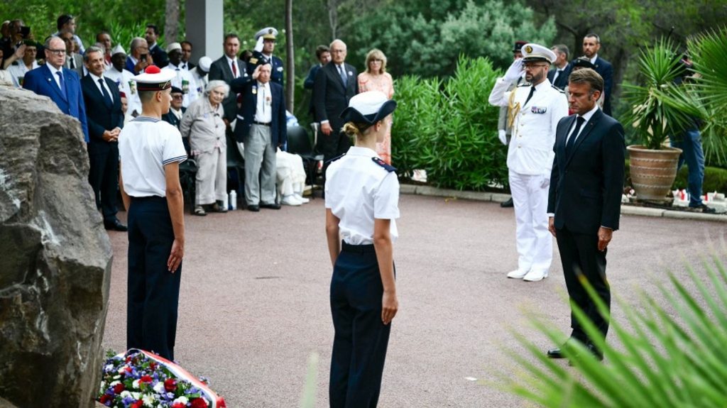 Vidéo
"La France n'oublie rien des sacrifices" des soldats africains, salue Emmanuel Macron lors des commémorations du 80e anniversaire du débarquement en Provence
Le chef de l'Etat, qui a remis la Légion d'honneur à trois anciens combattants, a rendu hommage jeudi à l'"armée la plus fervente et la plus bigarrée".