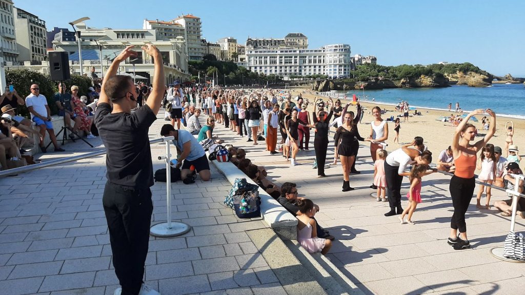 Le temps d'aimer la danse : un festival pour faire dialoguer différents styles chorégraphiques
Le festival "Le temps d'aimer la danse" commence le 4 septembre à Biarritz. Jusqu'au 16 septembre, cette 34e édition propose une rentrée dansante, dans une grande variété de styles et sur un vaste territoire.