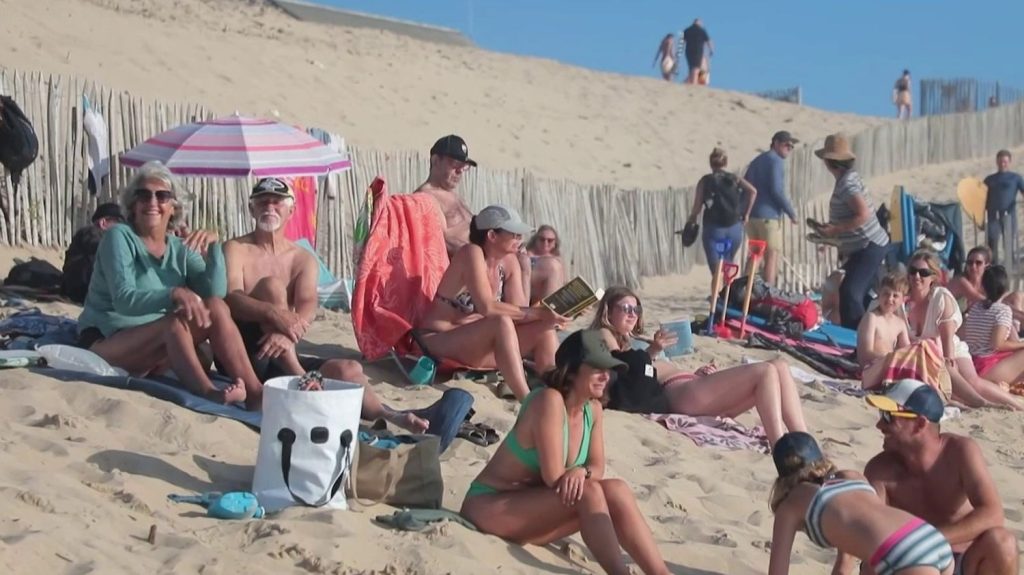 Vacances d'été : profiter des derniers instants
Vendredi 23 août, de nombreux vacanciers terminent leurs congés et vont reprendre la route avant la rentrée. Tous tentent de profiter au maximum de cette journée.