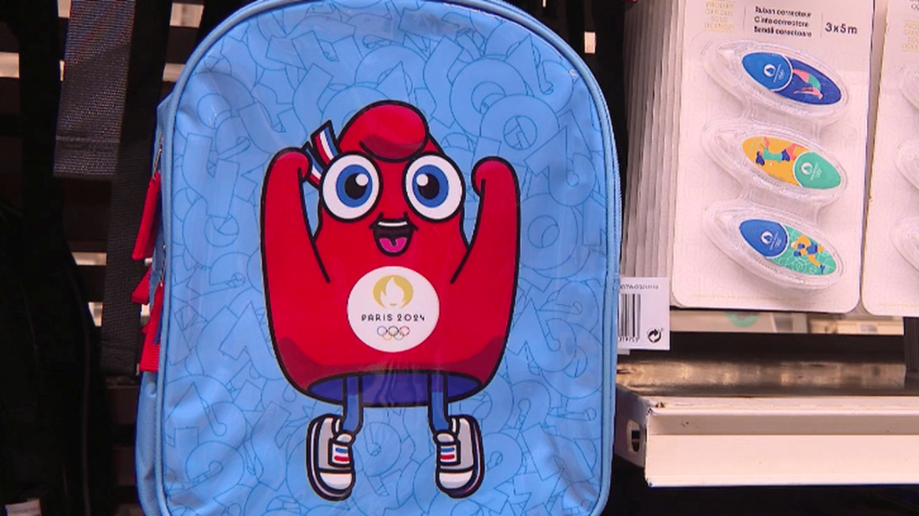 Paris 2024 : les Jeux olympiques font recette au rayon des fournitures scolaires
L'engouement observé pendant les Jeux olympiques sur les produits dérivés continue avec les fournitures scolaires. Mais combien coûtent ces produits, et s’agit-il d’une bonne affaire?