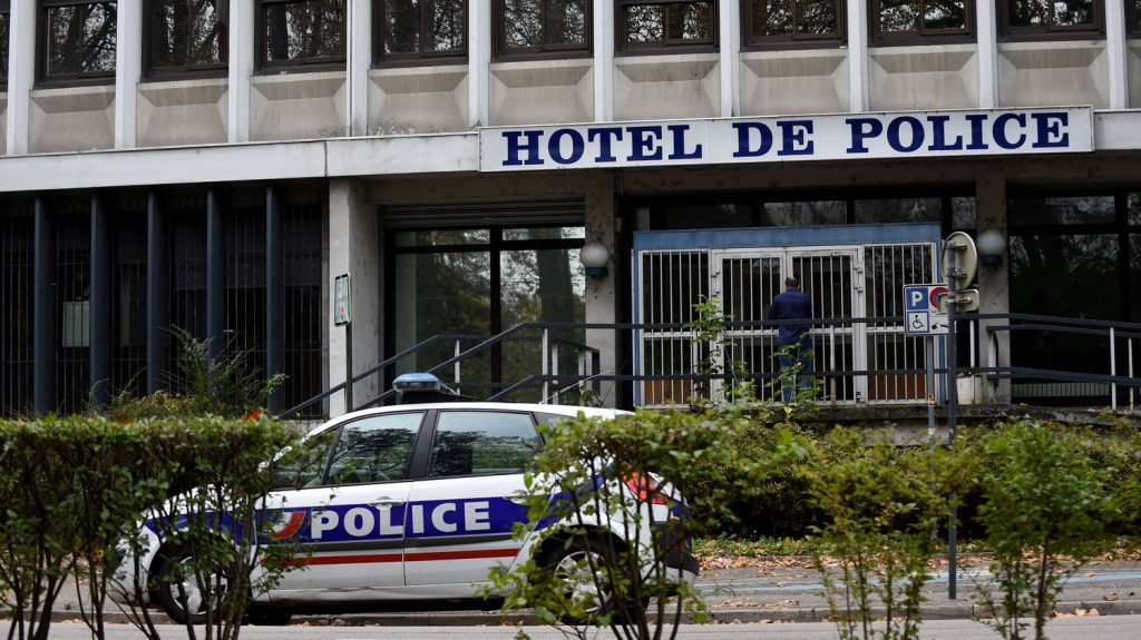Échirolles : un homme blessé après une nouvelle fusillade, la septième en un mois dans l'agglomération
Un véhicule a été très vite abandonné par son conducteur, qui a pris la fuite à pied. Il n'a pas pu être interpellé.