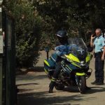 Alpes-Maritimes : un gendarme tué après un refus d'obtempérer
Lors d'un contrôle routier sur l'autoroute A8, lundi 26 août près de Mougins dans les Alpes-Maritimes, un automobiliste a mortellement blessé un gendarme avant de prendre la fuite.