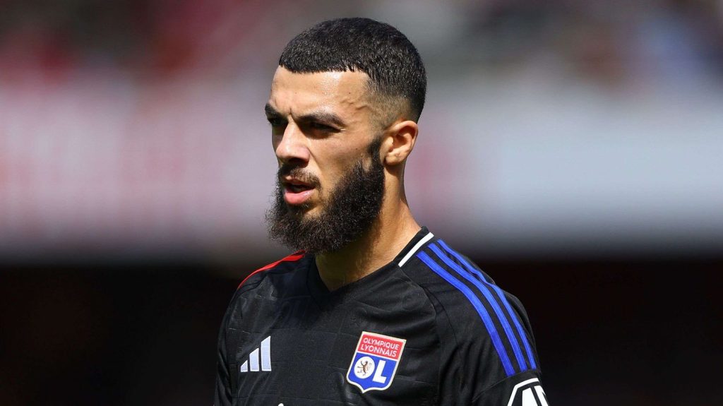 Ligue 1 : Georges Mikautadze, le choix du cœur et un nouveau chapitre à écrire avec Lyon
Né à Lyon et passé par le centre de formation de l'OL, l'attaquant géorgien va porter le maillot de son club de cœur pour la première fois en match officiel, dimanche à Rennes, en ouverture d'une saison où sa mission sera d'épauler Alexandre Lacazette.