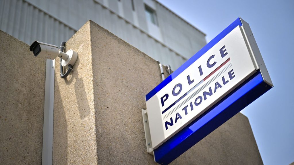 La garde à vue levée pour trois des quatre victimes de tirs à Grenoble dimanche
Un homme a tiré à plusieurs reprises sur un groupe de quatre personnes dimanche dans le quartier Teisseire de Grenoble faisant un mort et deux blessés.