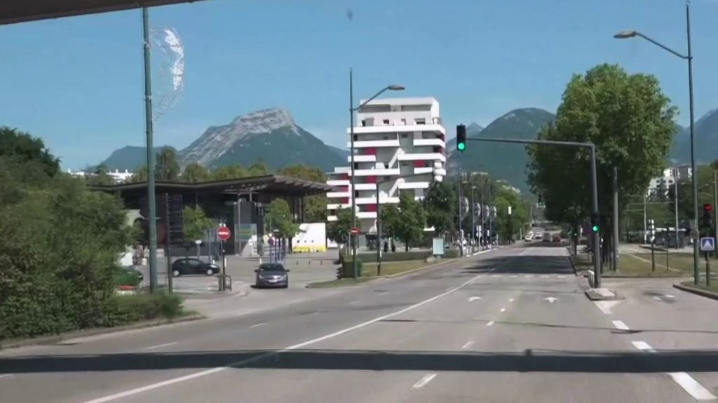 Isère : des fusillades en série à Grenoble
Une fusillade a éclaté à Échirolles, près de Grenoble, en Isère, mercredi 21 août au soir. Les gangs se livrent une guerre de territoire pour des points de deal.