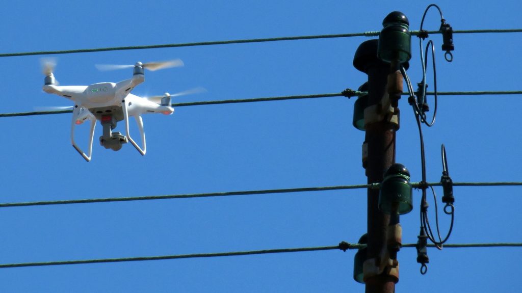 Vaucluse : croyant être espionné, un homme abat un drone Enedis avec son fusil de chasse, l'entreprise porte plainte
Le chasseur risque la suppression de sa licence de chasse et la confiscation de son arme.
