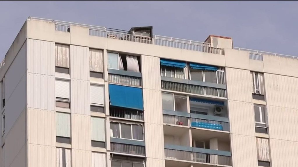 Incendie devant une synagogue de la Grande-Motte : un homme arrêté
Pendant quinze heures, il a été le suspect le plus recherché de France : l’homme soupçonné d’un incendie devant la synagogue de la Grande-Motte a été interpellé par des policiers d’élite du Raid.