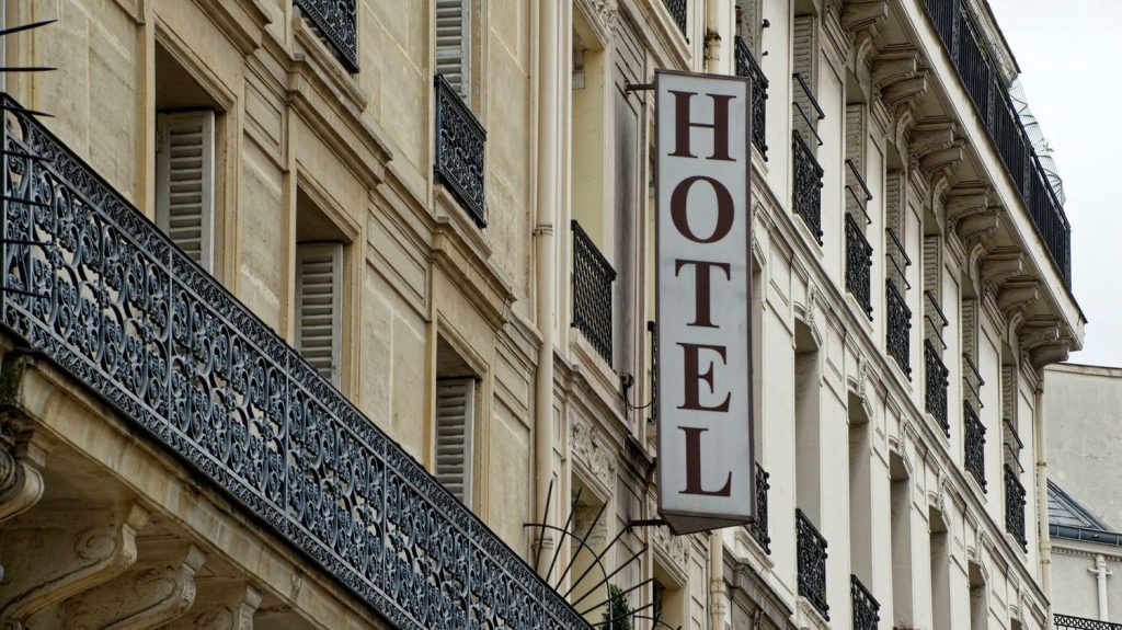 Paris 2024 : les Jeux olympiques ont fait du bien aux hôtels parisiens
Le bilan "est franchement positif" pour les villes hôtes en Île-de-France et ailleurs, affirme l'Umih, l'Union des métiers et des industries de l'hôtellerie.