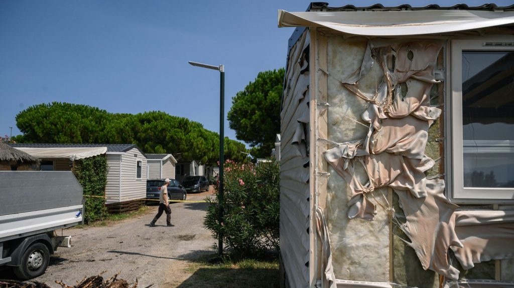 Une enquête ouverte après l'incendie de Canet-en-Roussillon, les premières constations ont eu lieu
Le parquet de Perpignan a ouvert une enquête lundi pour connaître l'origine de l'incendie qui a brûlé deux hectares de végétation à Canet-en-Roussillon, dans les Pyrénées-Orientales.