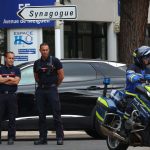 Incendie devant la synagogue de La Grande-Motte : ce que l'on sait du suspect arrêté samedi soir
L'auteur présumé de l'attaque qui a eu lieu devant la synagogue de La Grande-Motte samedi a été interpellé à Nîmes. Il s'agit d'un homme de 33 ans connu des services de police.