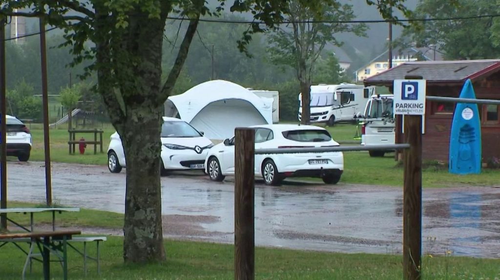 Vosges : de nombreux dégâts après les intempéries
Alors que des orages se sont abattus sur les Vosges, mercredi 31 juillet, des routes ont été inondées et un camping a dû être évacué.
