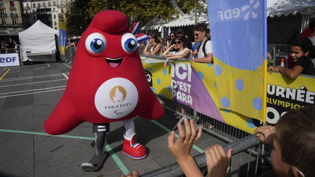 Jeux paralympiques de Paris 2024 : l'opération séduction des organisateurs pour attirer les jeunes et les familles
Les Jeux paralympiques débutent le 28 août avec un public légèrement différent, plus jeune et plus familial. Le résultat d'une stratégie pensée bien en amont par les organisateurs.