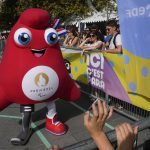Jeux paralympiques de Paris 2024 : l'opération séduction des organisateurs pour attirer les jeunes et les familles
Les Jeux paralympiques débutent le 28 août avec un public légèrement différent, plus jeune et plus familial. Le résultat d'une stratégie pensée bien en amont par les organisateurs.