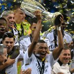 "Un joueur important pour cette saison et celles à venir" : à Varsovie, les supporters du Real Madrid satisfaits du premier match et du premier but de Kylian Mbappé
Le Real Madrid est entré dans l'histoire en remportant sa sixième Supercoupe d'Europe mercredi, contre l'Atalanta Bergame. Pour son premier match avec la "Maison Blanche", Kylian Mbappé a marqué son premier but et ravi les fans madrilènes.