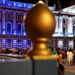 Paris 2024 : scènes de liesse à Toulouse après la nouvelle victoire de Léon Marchand
Originaire de Toulouse (Haute-Garonne), le roi Léon a été largement célébré, vendredi 2 août, après avoir obtenu sa quatrième médaille. Des scènes de liesse ont éclaté devant le Capitole, paré de bleu, de blanc et de rouge pour l'occasion.