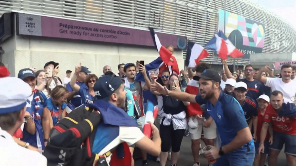 Paris 2024 : à Lille, les retombées économiques ont dépassé les attentes
La capitale n'a pas été la seule à accueillir les épreuves. Plusieurs matchs de basket et de handball ont eu lieu dans la métropole lilloise. 1,3 million de billets ont été vendus, et le taux d'occupation des hôtels a culminé à 90%.