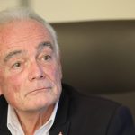 Gendarme tué dans les Alpes-Maritimes : le maire de Mougins dénonce "l'incroyable violence de certains conducteurs"
Un gendarme de 54 ans est mort lundi après un refus d'obtempérer sur l'autoroute A8. Le conducteur soupçonné a été interpellé.