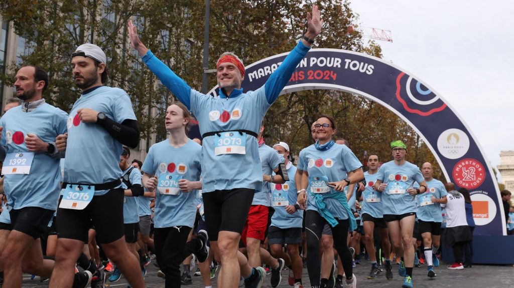 "L'esprit de l'olympisme, ça me fait vibrer" : Loïc se prépare pour le Marathon pour tous des Jeux de Paris
Pour la première fois, le grand public participe aux JO. Samedi soir, près de 40 000 personnes vont s'élancer sur le Marathon pour tous, qui suivra le même parcours que celui du marathon olympique. Et parmi les coureurs, il y a Loïc, un passionné des Jeux.