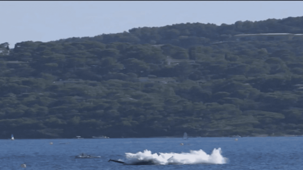 Meeting aérien dans le Var : un avion s'écrase pendant les commémorations du débarquement de Provence
Un avion s’est écrasé en mer, vendredi 16 août, dans le Lavandou (Var), pendant un meeting aérien consacré aux commémorations du débarquement de Provence.