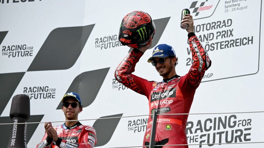 MotoGP : l'Italien Francesco Bagnaia, intouchable, s'impose au Grand Prix d'Autriche et creuse l'écart sur Jorge Martín
Septième victoire de la saison pour le pilote italien, qui compte désormais cinq points d'avance sur son principal rival au classement général.