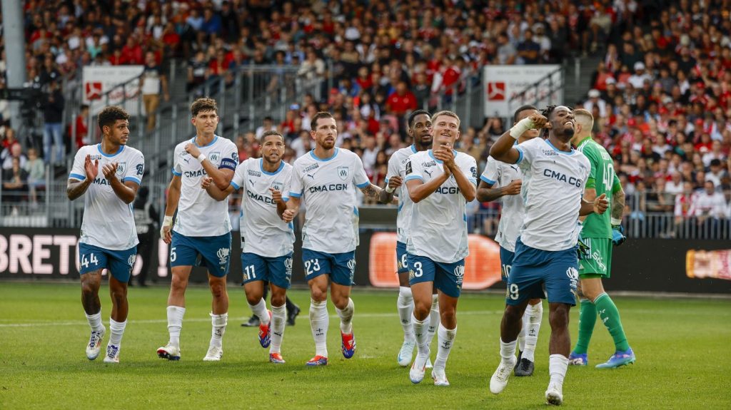 Brest-Marseille : pour sa première, l'OM de Roberto De Zerbi s'impose au terme d'un festival offensif
Porté par ses recrues, le club olympien s'est facilement défait de l'équipe surprise de la saison passée lors de la première journée de championnat, samedi.