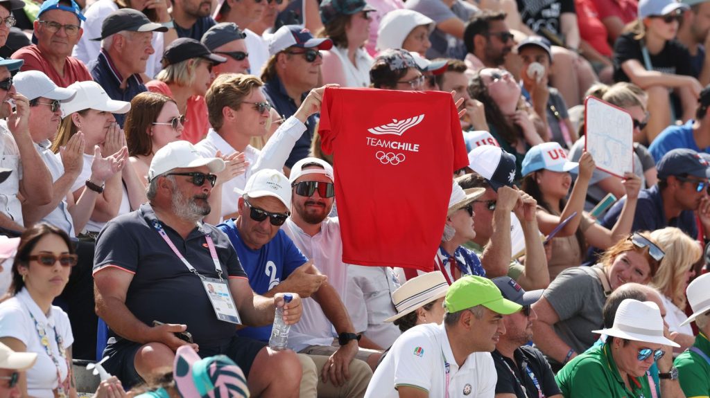 Reportage
"D'habitude, c'est une période plus calme, mais j'affiche complet" : à Châteauroux, les spectateurs restent nombreux pour les Paralympiques 2024
Chaque jour, 600 spectateurs seront installés dans les gradins. De quoi prolonger la fête dans la ville, seul site en dehors de Paris pour les Jeux paralympiques, et les hôteliers font le plein.