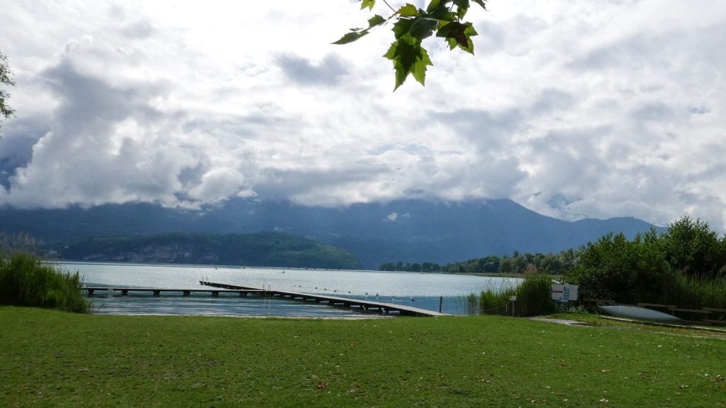 Secoués par l'orage, trois parapentistes ratent leur atterrissage au-dessus du lac d'Annecy, l'un d'eux grièvement blessé
La Haute-Savoie est en vigilance jaune aux orages mardi.