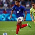 Ligue 1 : qui est Désiré Doué, le nouveau talent français recruté par le Paris Saint-Germain ?
Le club de la capitale a annoncé la signature du jeune Français de 19 ans pour les cinq prochaines années. Il arrive de Rennes, où il a été formé.
