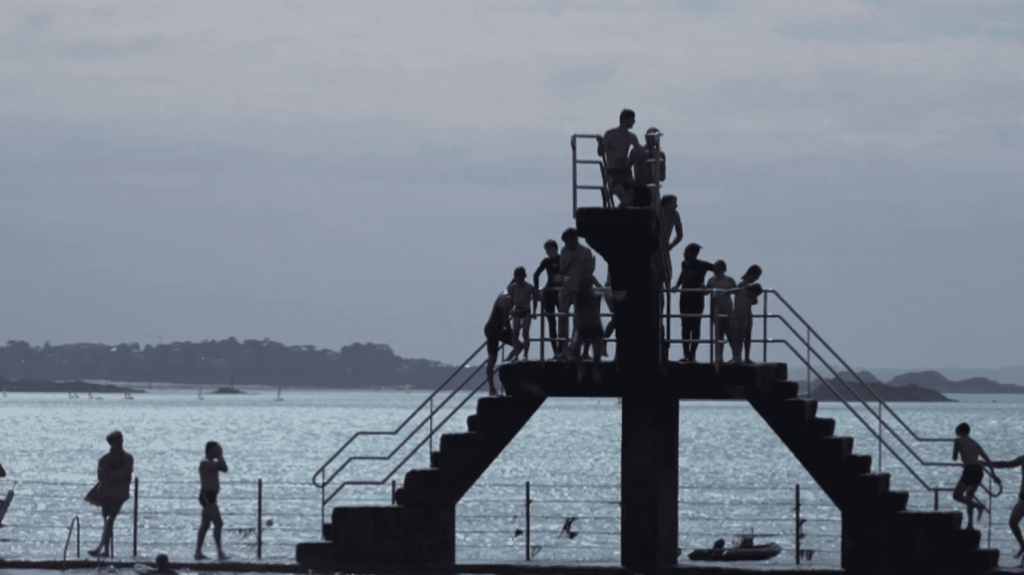 Ille-et-Vilaine : la piscine de Bon-Secours, écrin d'eau salée à Saint-Malo
Le 13 Heures Découverte se rend à Saint-Malo, ce mardi 13 août. La plage en bas des remparts abrite une piscine naturelle d'eau de mer.