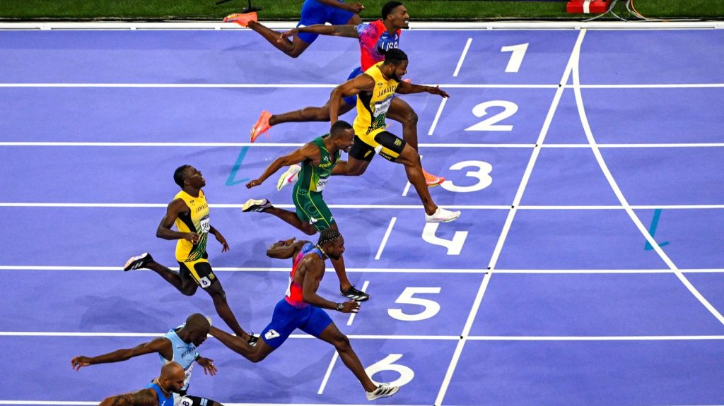 Podcast
Photo finish au 100m, déception française au triathlon et Super Mario kayak-cross : ça dit quoi ce 5 août ?
Ce lundi 5 août, Noah Lyles va une nouvelle fois courir après son titre remporté de justesse sur 100m, l'équipe de France termine au pied du podium après une chute sur le relais mixte de triathlon et ce sera la finale du kayak-cross comparé à Mario kart.