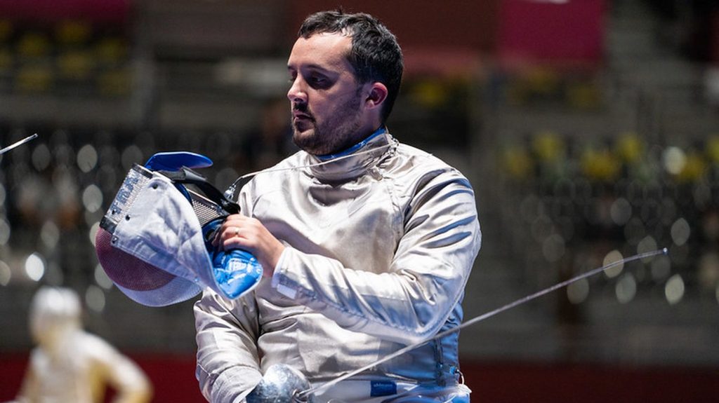 Vidéo
Découvrez le portrait de l'escrimeur français Maxime Valet, qui tentera de décrocher une quatrième médaille paralympique à Paris
Trois fois en bronze aux Jeux paralympiques, l'escrimeur de 37 ans tentera d'aller chercher "un métal plus brillant" à Paris.