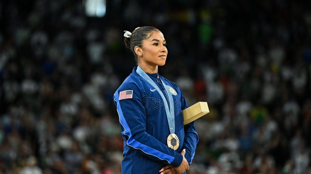 JO de Paris 2024 : privée de sa médaille de bronze, la gymnaste américaine Jordan Chiles dénonce "une injustice" et des "attaques racistes indignes"
Pour un recours déposé quatre secondes en retard, Jordan Chiles a dû rendre sa médaille aux Jeux olympiques de Paris.