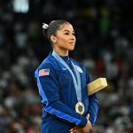 JO de Paris 2024 : privée de sa médaille de bronze, la gymnaste américaine Jordan Chiles dénonce "une injustice" et des "attaques racistes indignes"
Pour un recours déposé quatre secondes en retard, Jordan Chiles a dû rendre sa médaille aux Jeux olympiques de Paris.