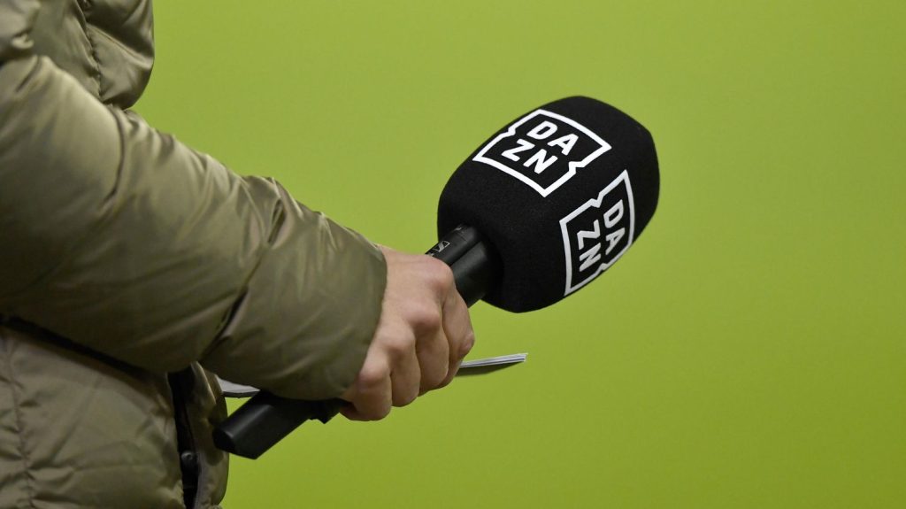 Ligue 1 : on fait le point sur le prix des abonnements pour regarder la prochaine saison sur DAZN et beIN Sports
Les deux chaînes vont retransmettre le championnat de France, qui débute vendredi. Voici ce qu'il faut savoir.