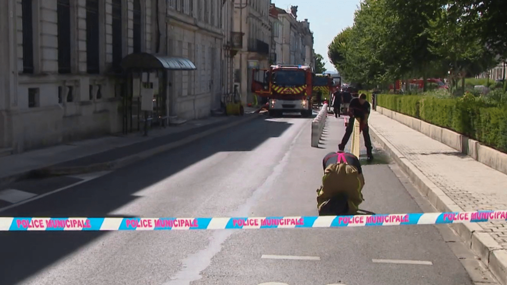 Mairie incendiée à Angoulême : quel est le profil de l’assaillant ?
Deux procédures judiciaires ont été ouvertes après la tentative d’incendie à la mairie d’Angoulême, mercredi 21 août. Le point sur la situation.