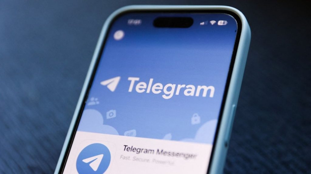 Ligue 1 : Telegram, IPTV... On vous explique le fonctionnement et les conséquences juridiques de ces pratiques illégales pour regarder du foot
Face aux prix pratiqués par les diffuseurs, de plus en plus de consommateurs se tournent vers des méthodes illégales pour suivre les rencontres de Ligue 1.