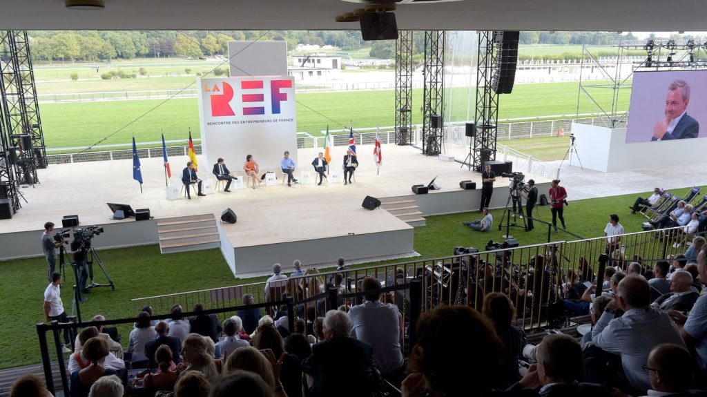Le Medef lance un "front économique"
Les patrons se retrouvent lundi pour leur traditionnel rendez-vous de rentrée : la Rencontre des entrepreneurs de France, la Ref . Ils attendent la nomination d’un Premier ministre.
