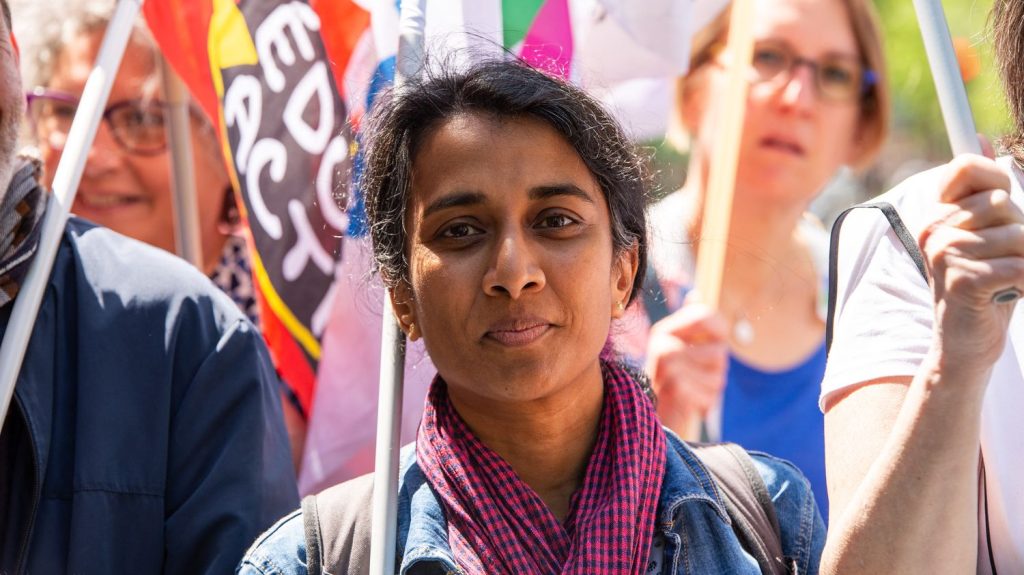 Rentrée scolaire : "On ne peut pas se contenter d'une situation de statu quo", souligne la secrétaire générale du syndicat Snes-FSU
La ministre démissionnaire de l'Éducation nationale, Nicole Belloubet, a tenu sa conférence de presse de rentrée mardi, alors que son successeur n'est pas encore nommé à moins d'une semaine de la rentrée des classes.