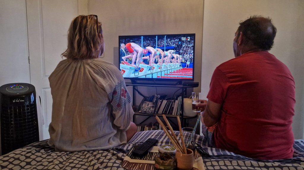 Reportage
"Il n'y a que ça sur toutes les chaînes, j'en ai un peu marre" : ces Français qui résistent à l'euphorie des JO de Paris 2024
Il y a les fans des JO depuis toujours, les nouveaux mordus olympiques qui se découvrent une passion pendant ces Jeux à la maison, et les autres : ceux qui ne s'y intéressent pas, et qui ont hâte que cette période se termine.