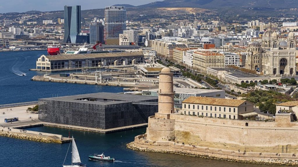 JO de Paris 2024 : "On fait pas les JO pour avoir du tourisme, mais pour donner l'envie d'aller faire du sport demain", affirme Samia Ghali
Pour l'adjointe à la mairie de Marseille, la ville a su profiter de ces JO et des épreuves organisées sur place. Et elle va bénéficier d'un héritage de ces Jeux.