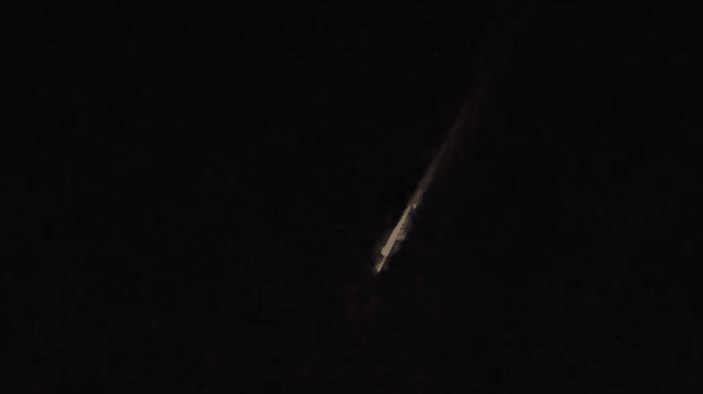Un satellite Starlink de SpaceX a traversé le ciel dans le Grand Est, laissant apparaître une traînée de feu
Des dizaines de personnes ont posté des photos et vidéos de cet objet lumineux sur les réseaux sociaux.