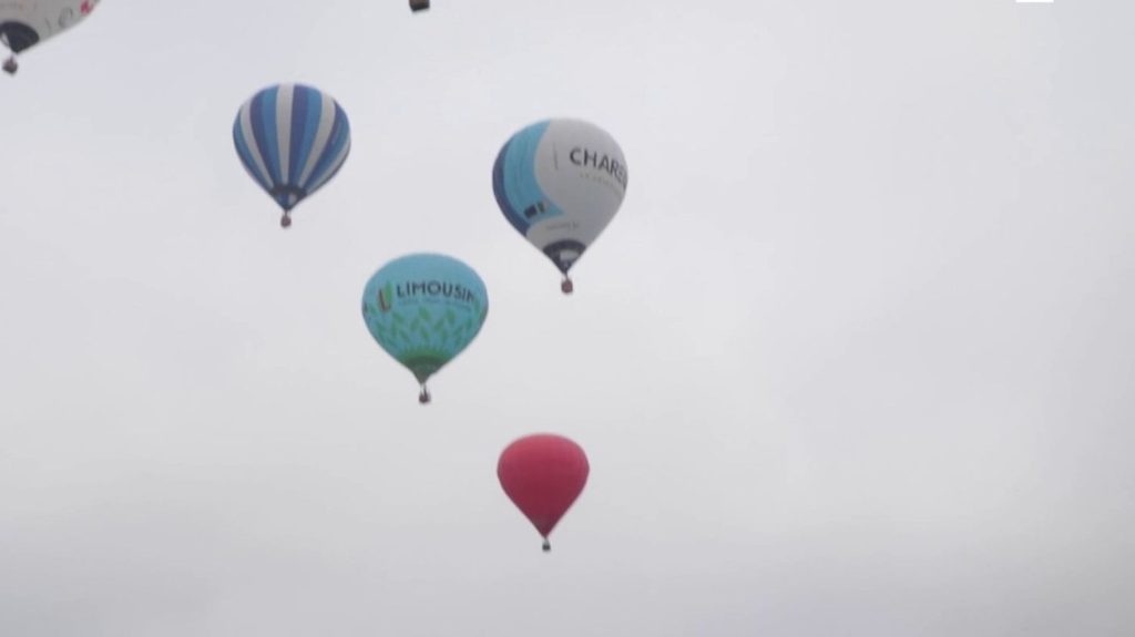 Charente : le spectacle annuel des montgolfières
Comme chaque année, la Charente accueille un rassemblement de montgolfières. Un spectacle à couper le souffle. Reportage.
