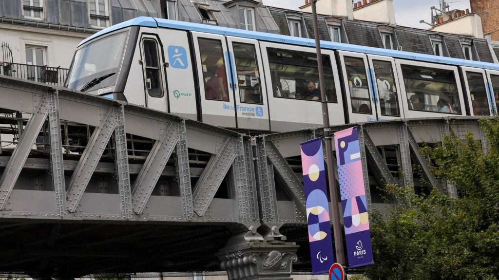 JO 2024 : les gestionnaires des transports franciliens se félicitent de leur bilan
Le prolongement de la ligne 14 jusqu'au Stade de France, des trains supplémentaires sur le réseau des RER... D'après la RATP et la SNCF, le dispositif de transports prévu pour les JO a tenu ses promesses.
