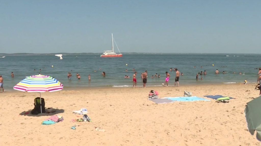 Canicule : 45 départements français placés en vigilance orange
Face à la canicule, Météo-France a placé 45 départements en vigilance orange. La vague de chaleur va gagner la capitale et la moitié nord du pays, lundi 12 août.