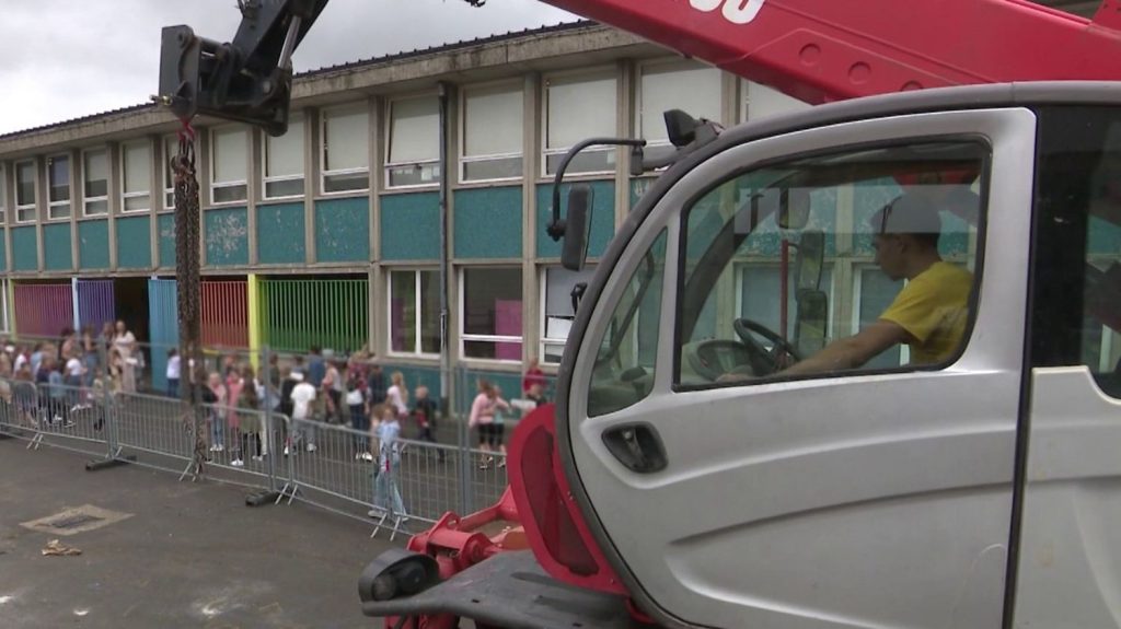 Crise du bâtiment : de plus en plus de chantiers à l'arrêt
Depuis le début de l'année 2024, 8 900 entreprises du bâtiment ont mis la clé sous la porte en France, un record depuis 2015. À Iwuy, dans le Nord, le chantier d'une école primaire a pris un sérieux retard.