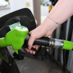Agrocarburants : les terres utilisées pour en produire pourraient nourrir 1,6 milliard de personnes, d'après une étude d'Oxfam
"86 % de nos agrocarburants sont produits à partir de cultures qui rentrent directement en compétition avec les aliments", résume l'ONG dans une étude publiée mercredi et consultée par France Inter.