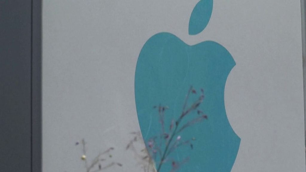 Europe : Apple définitivement condamné à payer des amendes records
La justice européenne a décidé qu'Apple devrait rembourser 13 milliards d'euros d'arriérés fiscaux à l'Irlande pour avoir bénéficié d'avantages.
