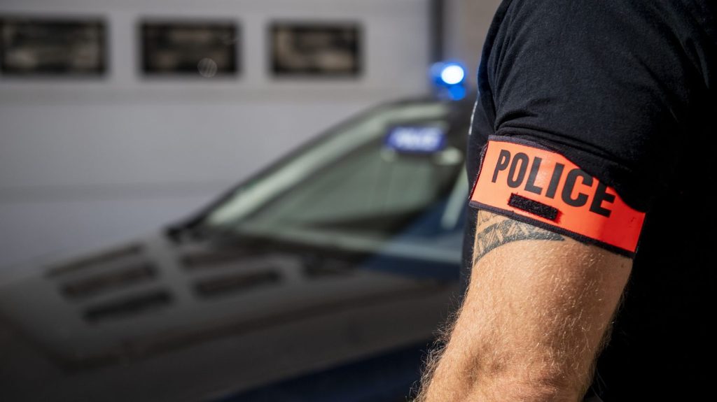 Un automobiliste frappé à mort à Valence, ses agresseurs en fuite
Les agresseurs ont frappé le conducteur, connu de la justice, de plusieurs coups de pieds au niveau du crâne. Une enquête est ouverte pour homicide volontaire.