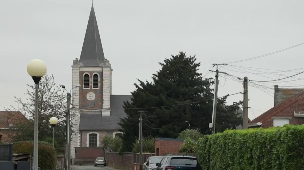 Impôts : la taxe foncière baisse de 16% dans une commune du Nord
Les propriétaires d'Allennes-les-Marais, dans le Nord, accueillent avec plaisir la baisse de la taxe foncière de 16%.