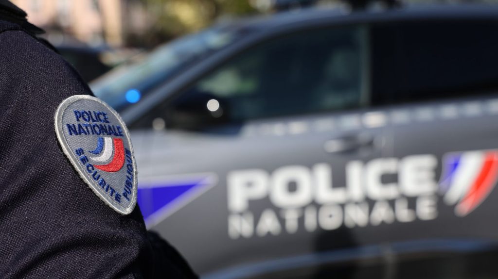 Un million d'euros de préjudice après le braquage d'un joaillier à Paris
Le braqueur, toujours en fuite, s'en est pris au joaillier dans le 1er arrondissement de Paris en fin d'après-midi samedi.